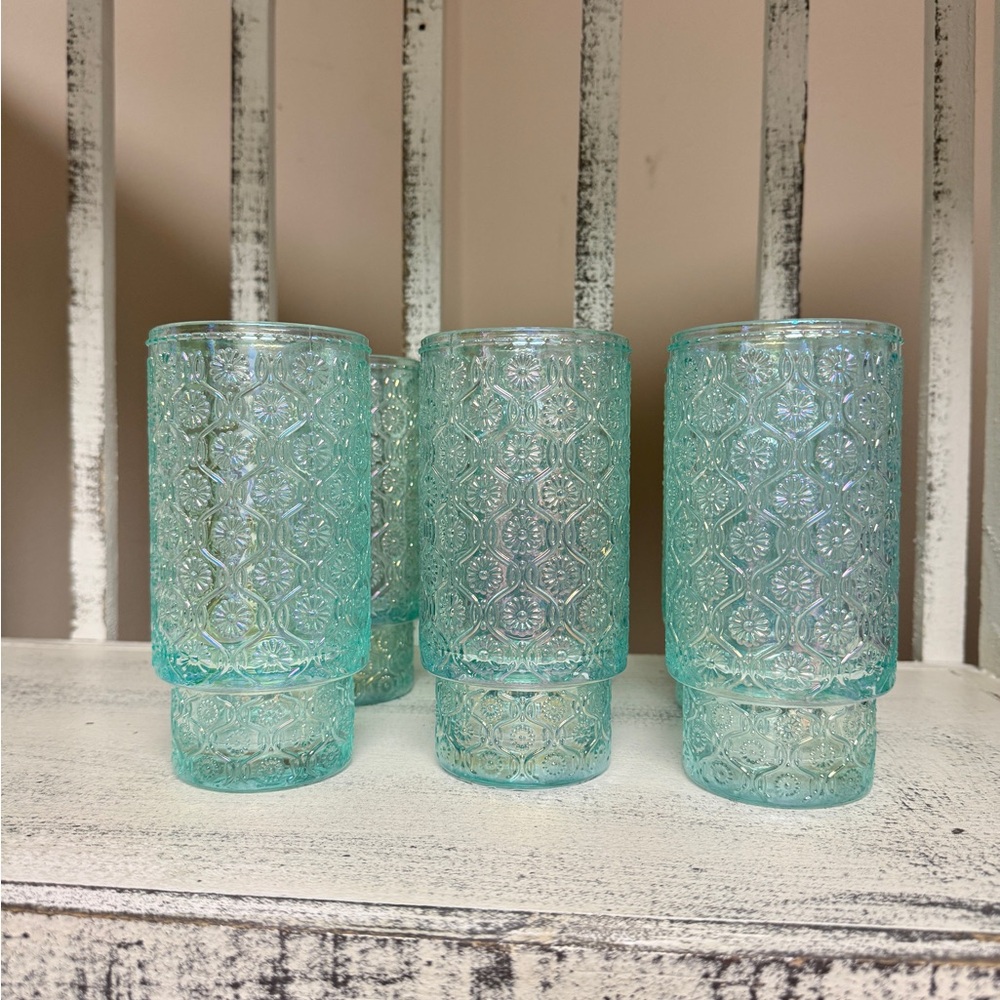 BKLYN Steel Co. G
Floral Aqua Iridescent Glass Tumbler Set (6) - Picture 2 of 4